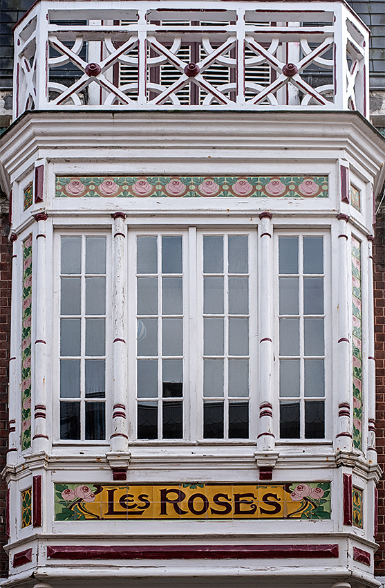 Normandie 05 - 2016_KA79036-3 Kopie.jpg - Leider sind wir durch einsetzenden Starkregen nicht allzu weit gekommen und mussten unseren Ortsbummel abbrechen. Da wir aber schon einmal auf der Bretagne Tour hier waren , war es nicht ganz so tragisch